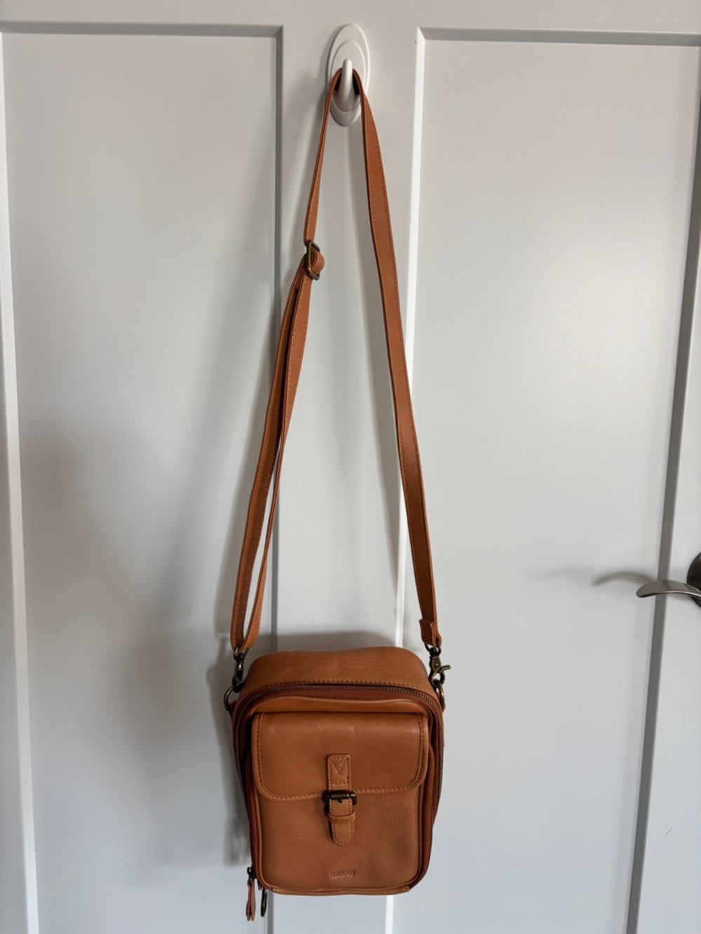 Minooy Tan Leather Crossbody Bag - Adjustable Strap